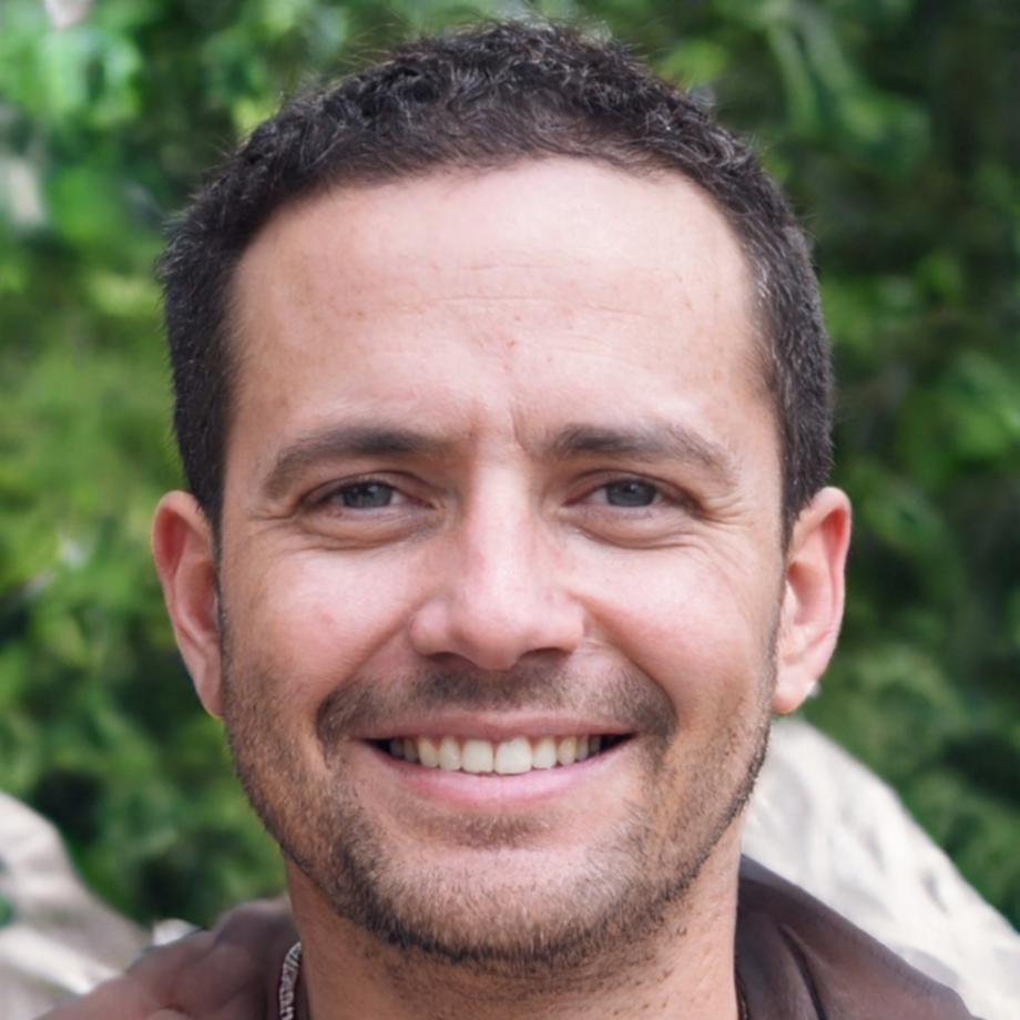 Василис Антониадис - ведущий аналитик Lumoloxon Prime